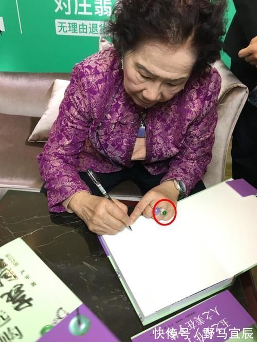 钻石&“翡翠皇后”欧阳秋眉,翡翠首饰从不离身,原来翡翠让女人更年轻