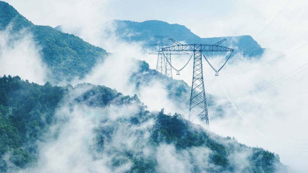 在雲端穿針引線為國家西電東送編織輸電大動脈