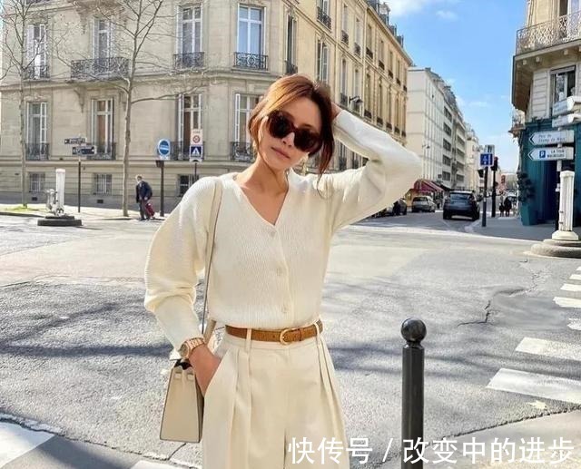 针织衫 短裤、凉鞋收起来吧！入秋后流行这样穿，时髦显瘦又有气质！