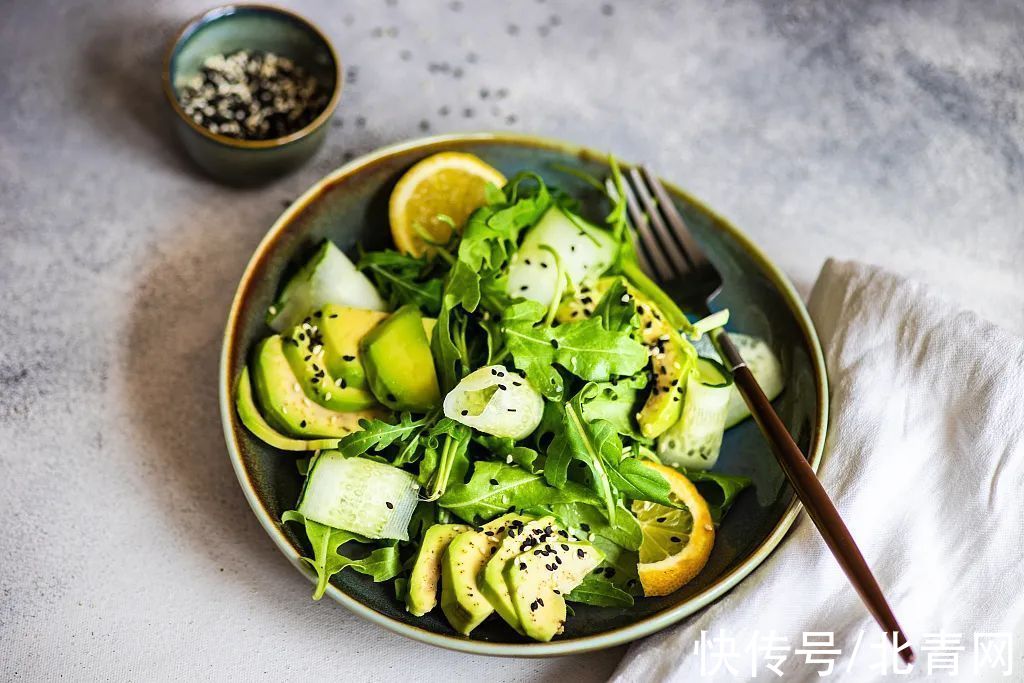 黑芝麻最大的好处不是乌发，而是这个……但很多人都没吃对