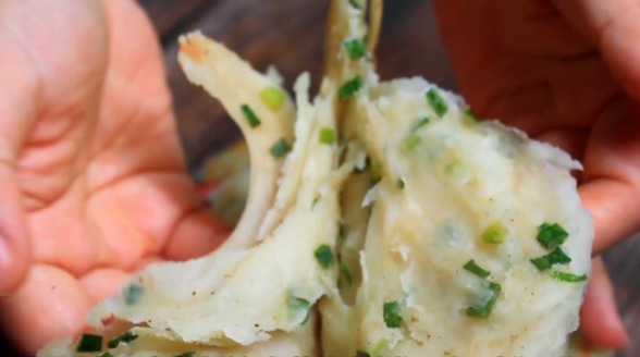 葱花饼到底是发面还是烫面？原来这样做最好吃，香酥可口真解馋