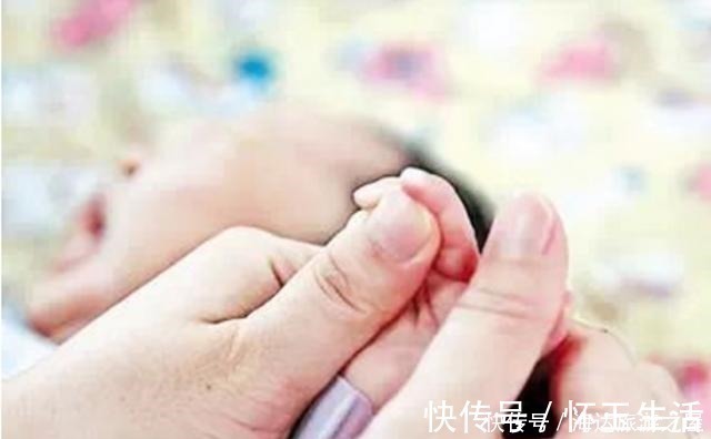 婴儿|照顾新生宝宝，遵循“两摸三不碰”原则，有助于促进其大脑发育