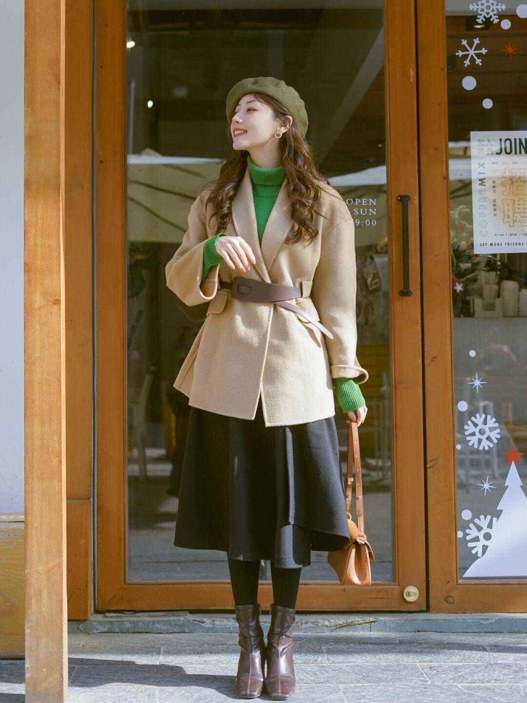 搭配|别再用九分裤搭短靴了!今年最流行的是半身裙+及踝靴,谁穿谁美