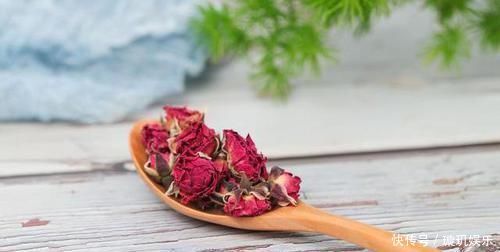 蒲公英和它是“搭档”,坚持泡水喝,肝脏“干净”了,人也年轻了