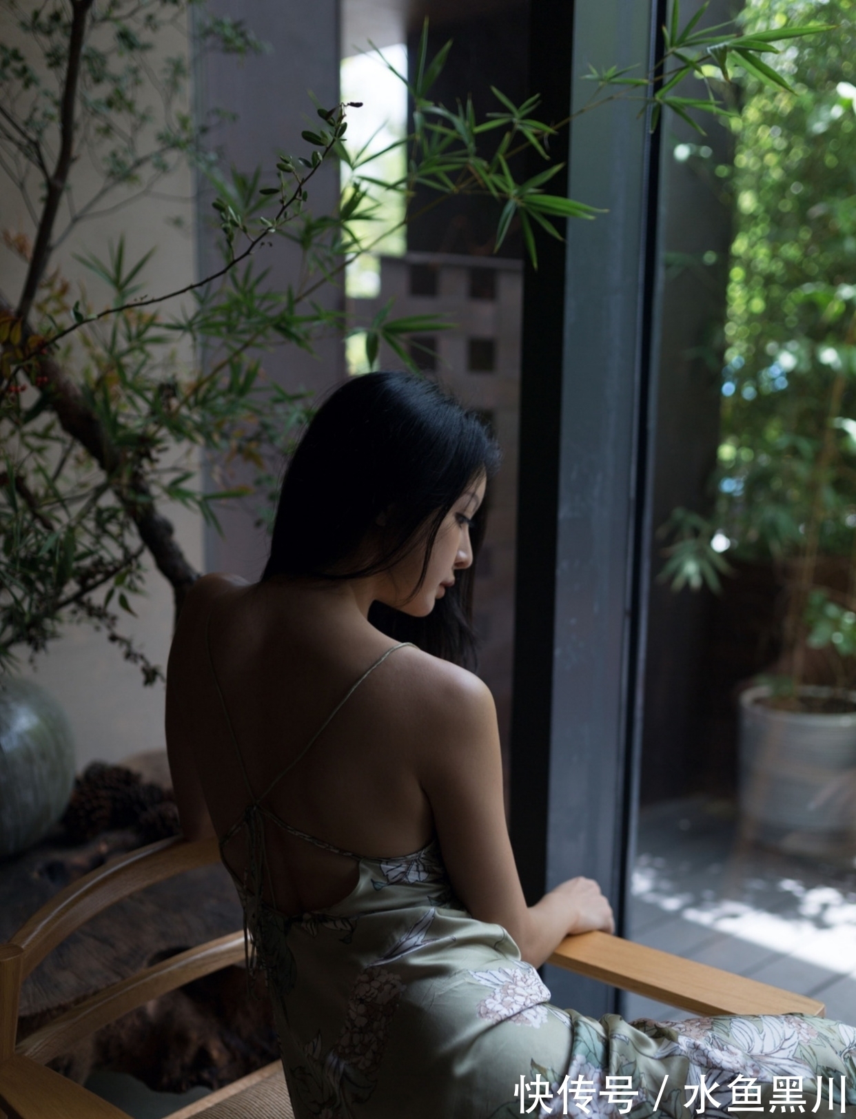 思乡$七绝·十二首丨止渴唯余长夜酒,相思入骨剩伤痕