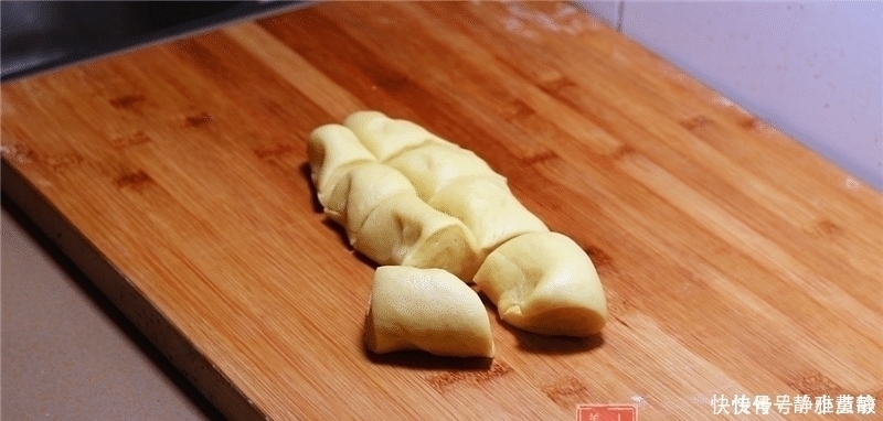 早餐用电饭锅做面包的配方,比蒸的馒头还香甜,一大锅香喷喷