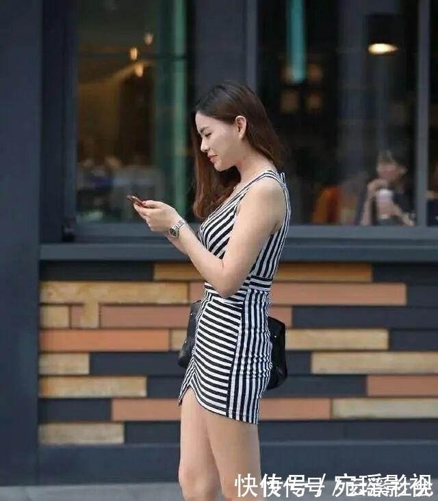 搭配 穿上连衣裙彰显文雅的温情，打造不一样的时尚感