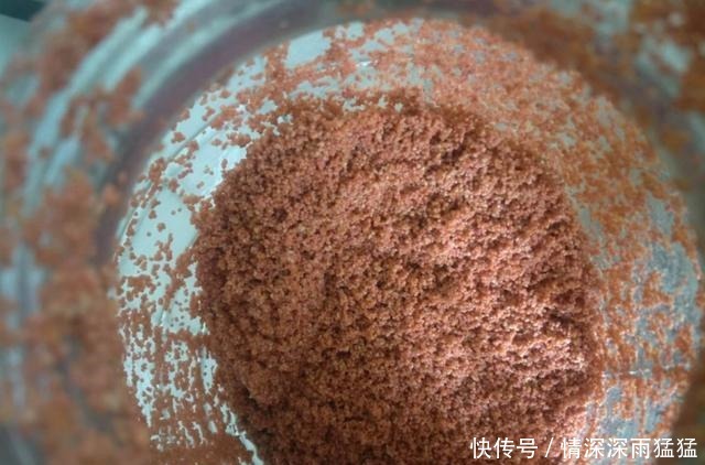 春天钓鲫鱼的窝料制作方法(简单实用)