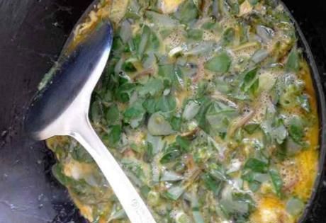 农村常见此野菜,绿油油正鲜嫩,和鸡蛋炒着吃,现在当时要抓紧