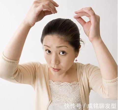 色素|年过四十的女人白发再多也别染黑,土气又老气,三个妙招告别烦恼
