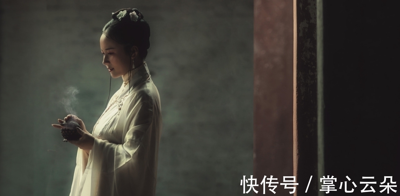 无题@诗·十首丨碧发舒眉妆舞黛,也将弱骨眼前扶