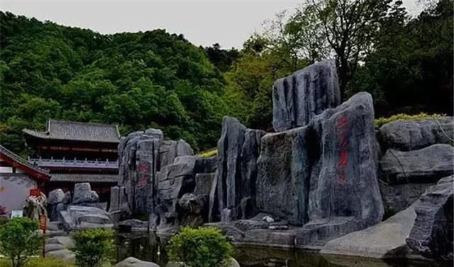 塔云山上|?这座寺庙有点危险，四面悬崖，“坚强”屹立400年不倒