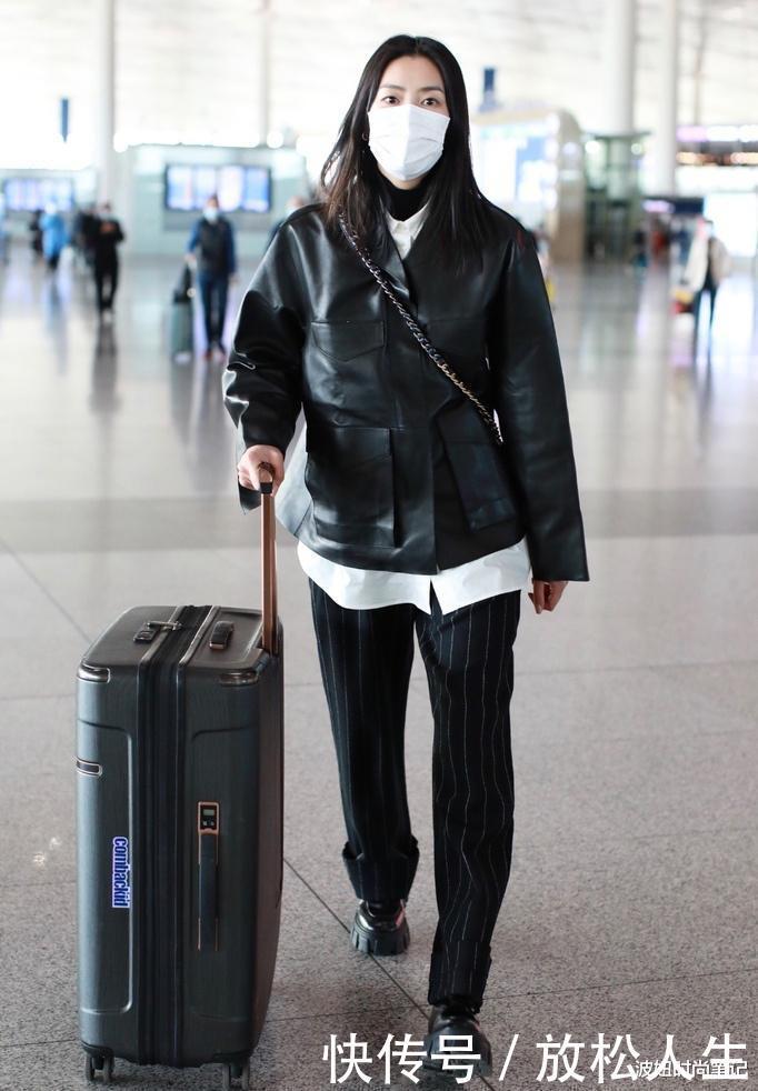 内长|刘雯要把皮衣穿火了,“内长外短”显瘦又显高,叠穿造型真保暖