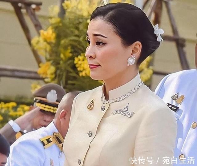 泰国王|泰王宠爱中性年轻女子,苏提达王后改变发型,引起泰王的注意