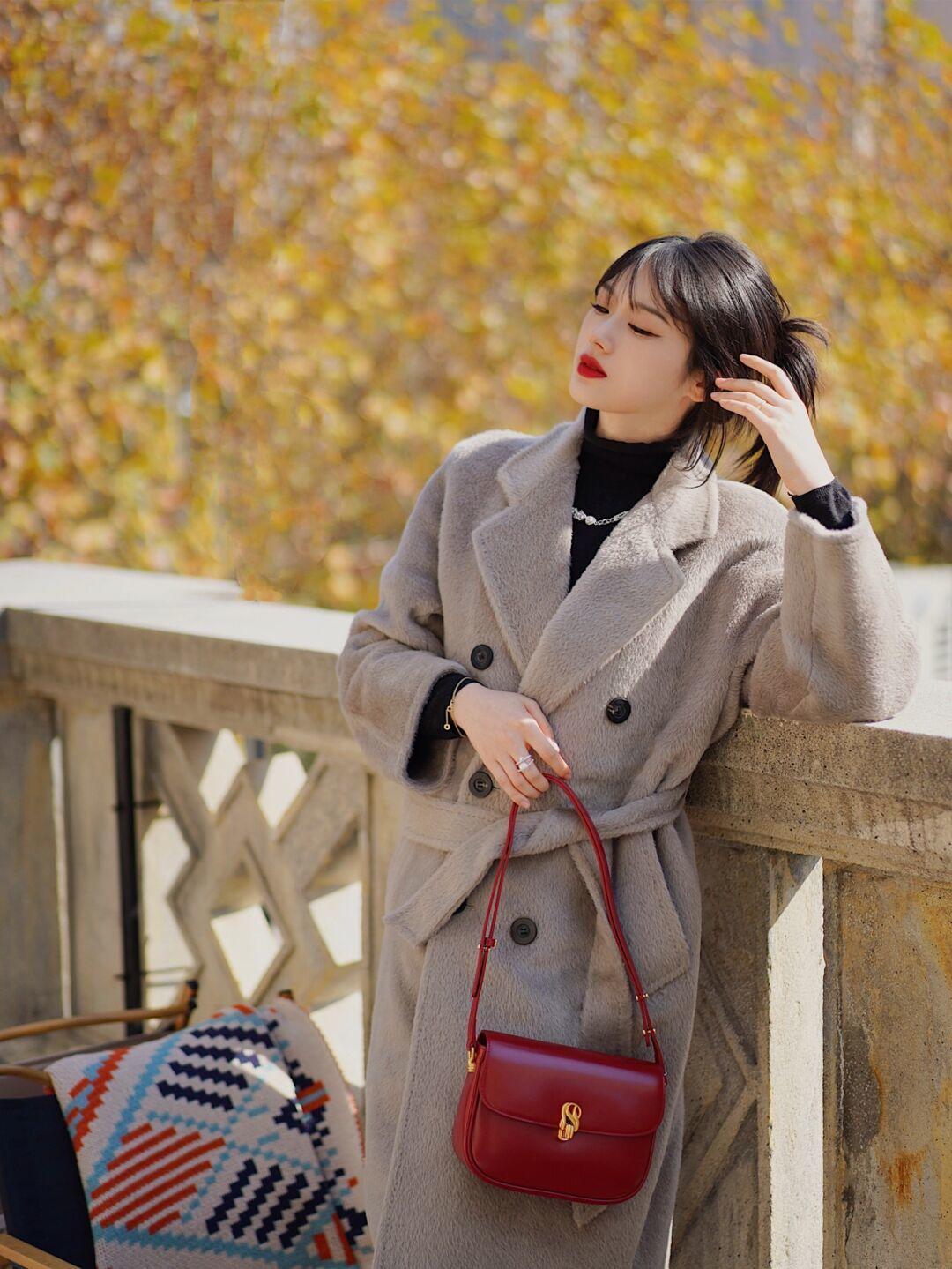 减龄感 女人一定要穿的有品味,4个神仙色大衣分享给你,可以照着搭