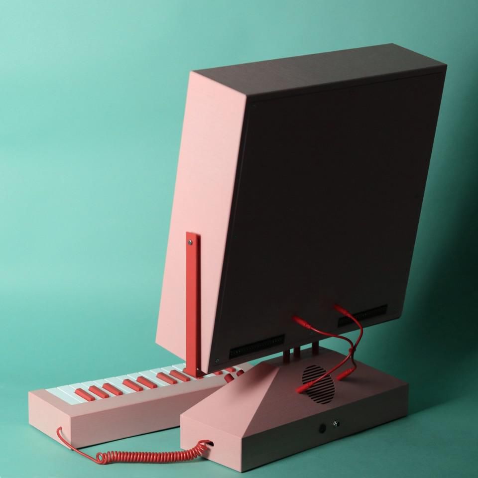 牙齿|科技行为艺术:一排排颤抖的牙齿让人声合成器活了起来