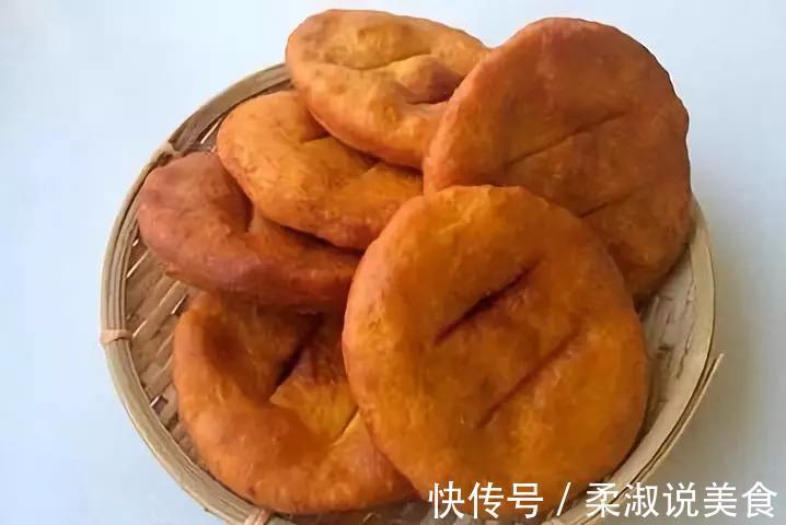 教你在家自制炸油饼，酥软可口，放凉也不硬，家人吃安全放心