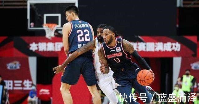 球员|辽宁队22分惨败,赛后杨鸣1举动激怒球迷,郭艾伦终究错付!