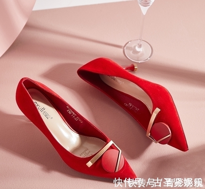 高跟鞋|穿细跟鞋怕崴脚,穿粗跟鞋嫌不好看,4款优雅迷人的酒杯跟试试看