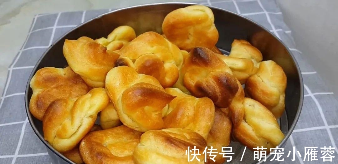 面粉不要烤面包了,教你简单一做,个个空心鼓泡,比吃蛋糕还过瘾