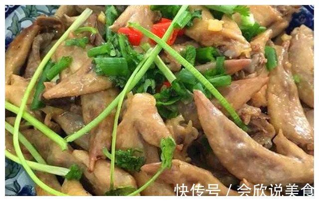 第一次在男友家下厨，中午做了一桌菜发到朋友圈，同事都说我好傻