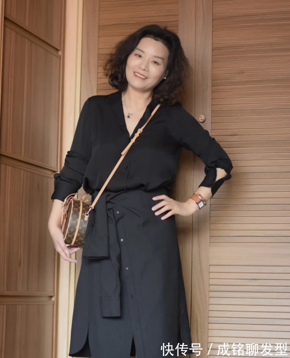 身材|年过五十身材微胖怎么穿?看看这位姐姐的穿搭,不仅优雅还很漂亮