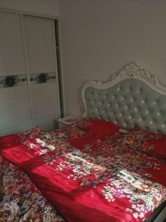 老公|老公坚持全屋贴瓷砖,一到春天,全家人恨不得去宾馆住!