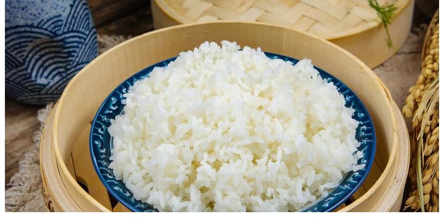 煮米饭，除了加水之外，2种调料不可少，米饭又香又软，粒粒分明