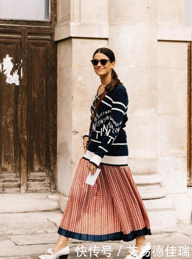 洋气|今秋火了一种穿法,叫“毛衣+半身裙”,青春又洋气,时髦一整季