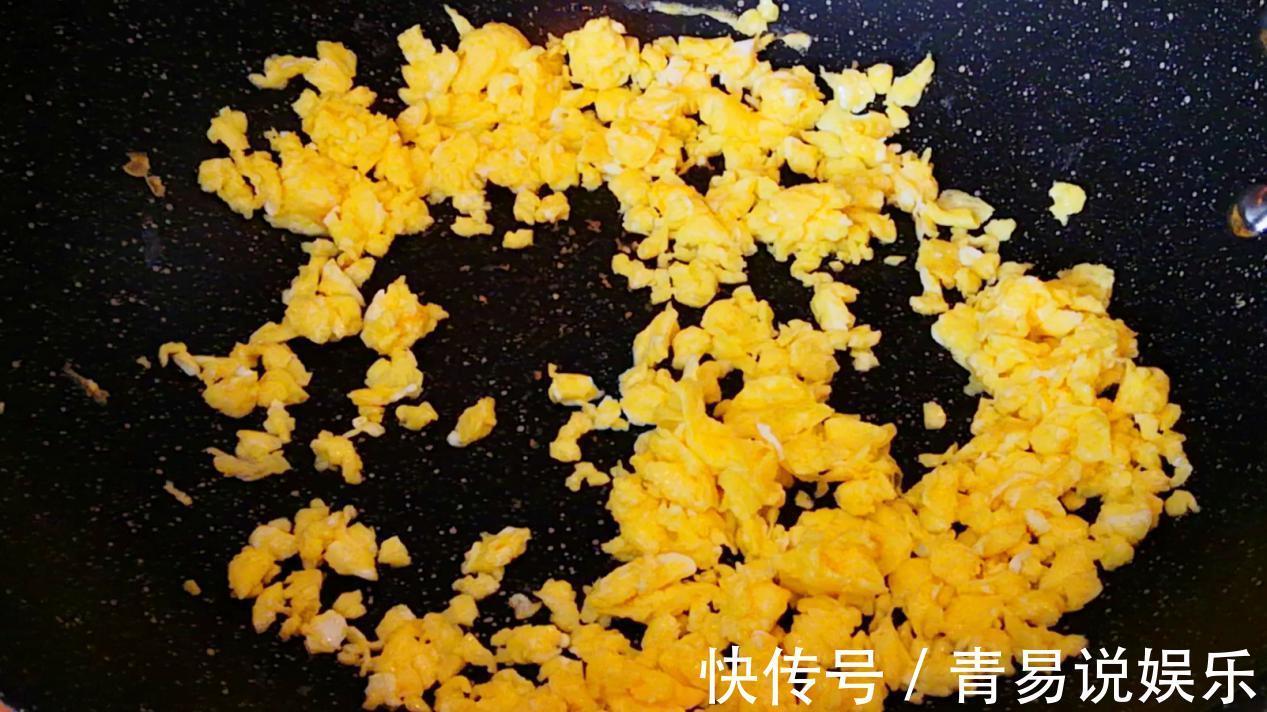 土豆不要炒着吃了,教你秘制新吃法,皮薄馅大,一上桌就被抢光