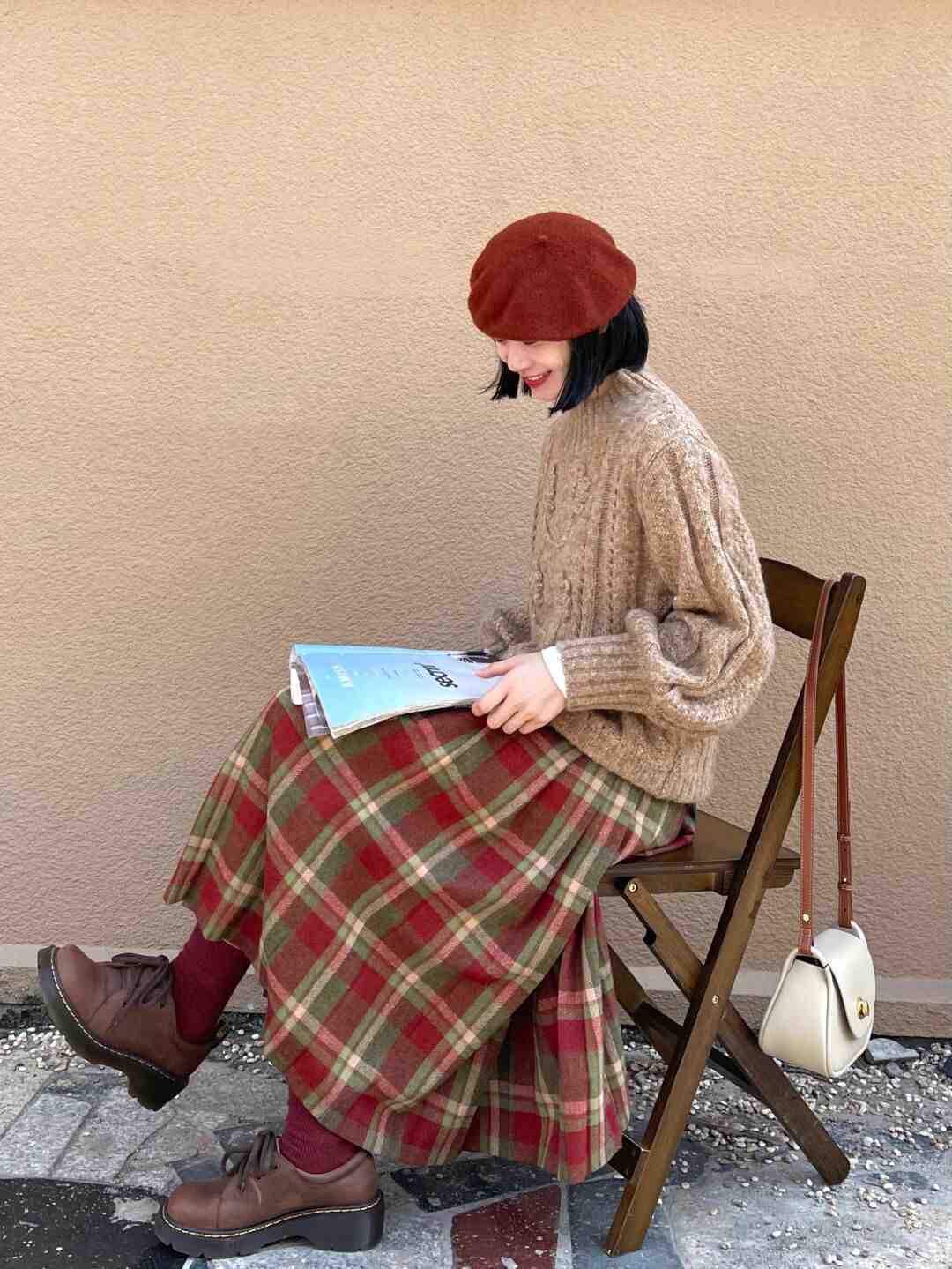 大长腿 毛衣+半身裙是真火!今年冬天这样穿,真的美到没朋友