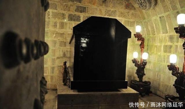 包拯|心痛：包拯去世后发出了30个棺材，最后还是被盗墓贼找到了真墓