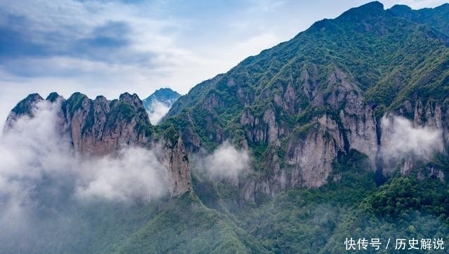 流纹岩|晴天下雨，空中悬桥，化石岩壁，这个方洞记录了雁荡山的亿年历史