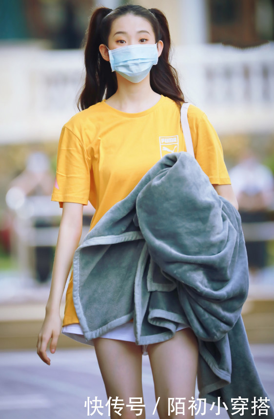 用来|女士都嫌弃的白袜,张艺凡用来搭配“下衣失踪”后:这腿长得要命