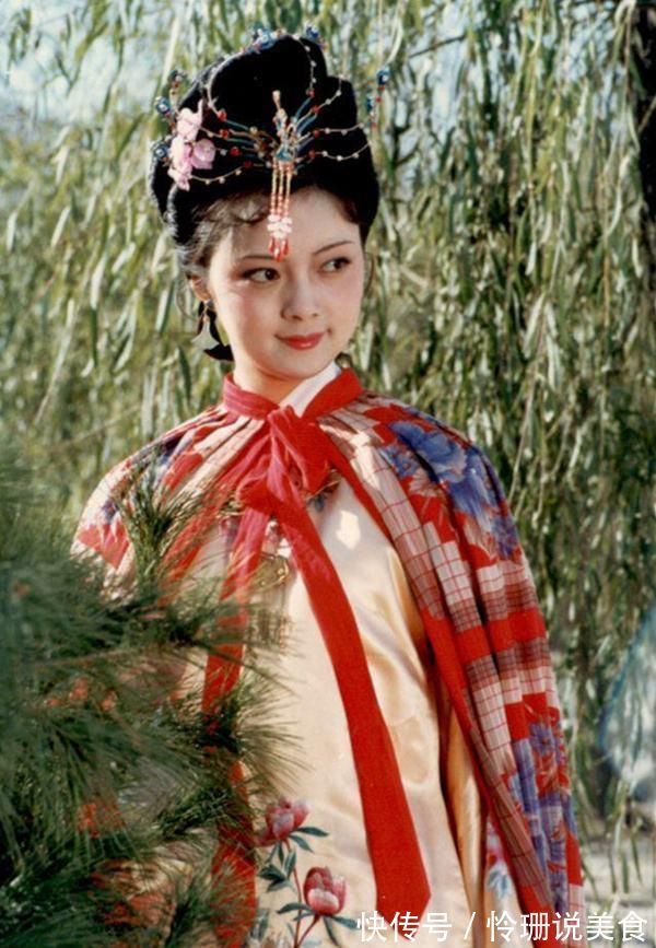 袭人@一个与宝玉同床共枕,一个守着宝玉绣鸳鸯,黛玉和宝钗谁才是淑女