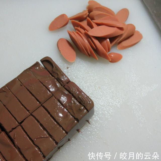 放在案板上|酸菜烧鸭血,酸爽过瘾,十分下饭