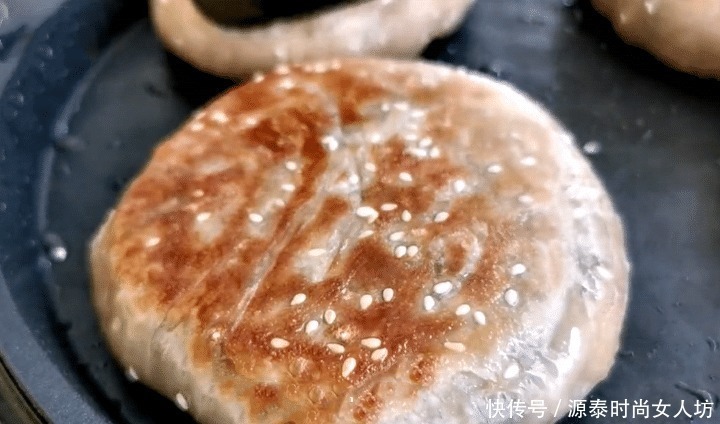 馅料|做馅饼时,别再和面了,试试此做法,外酥里嫩,比买的还好吃