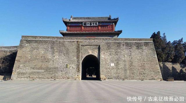 灰尘|1907年北京八达岭长城老照片:荒芜一人,灰尘布满整个城楼