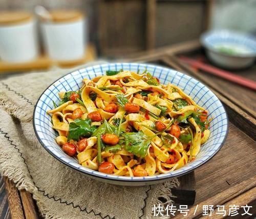 豆腐皮|豆腐皮换一种新吃法，香辣开胃，简单一拌，超爽口