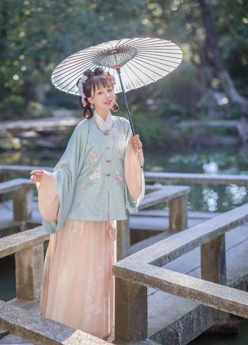 汉服抄袭韩服?笑话!汉服历史三千年,打听打听谁是“爹”