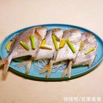 快手菜|快手菜!蒸健康之粉丝蒸鲳鱼