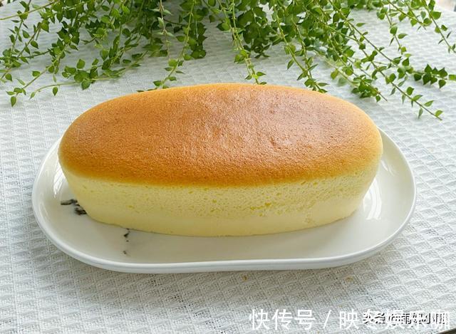 酸奶|轻如云朵的酸奶蛋糕，做法简单又好吃，比豆腐还嫩比戚风好做