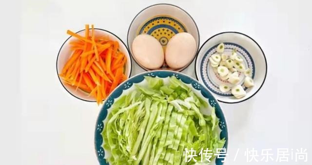 最近孩子迷上吃它，这三样搭配炒一锅，清淡解油腻，对视力有帮助！