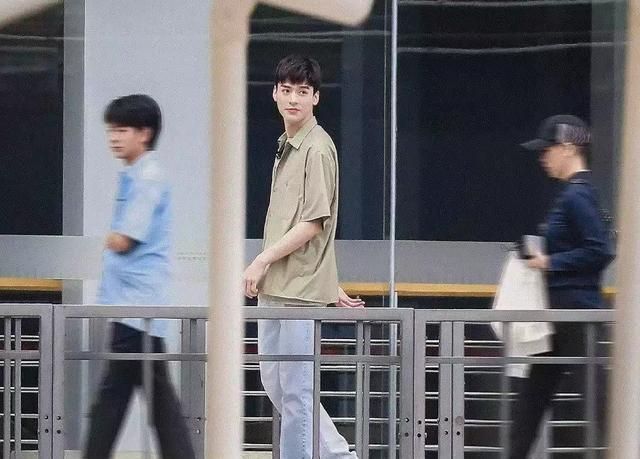 中餐厅4|赵丽颖录制《中餐厅5》，打扮休闲状态好，网友：超级期待！