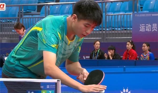 翻盘|马龙yyds!决胜局2-4落后仍翻盘,3-2艰难战胜国乒小将,拒绝爆冷