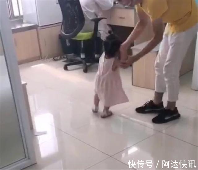 女汉子|3岁女娃打完针以后,还敢回头找医生“算账”,网友:女汉子