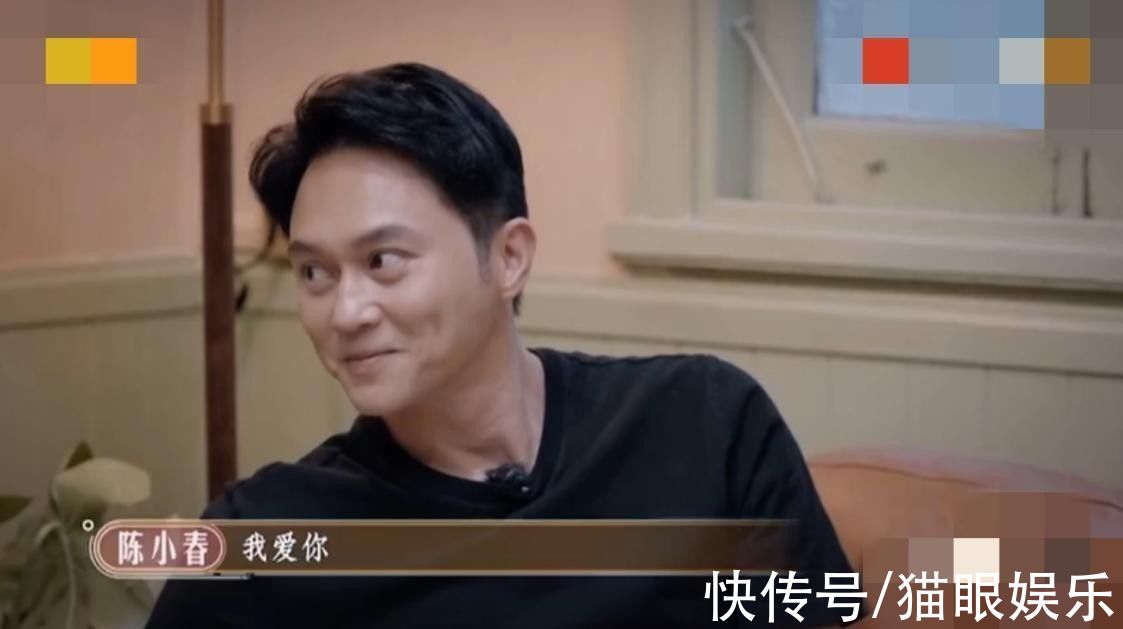 陈小春应采儿秀恩爱不避人,打电话说11次我爱你,羡煞旁边张智霖