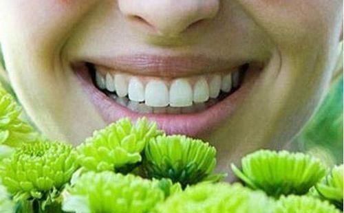 按摩|口臭,口干,嘴巴起皮,这是胃热上火,长按此穴位,口臭不敢上门