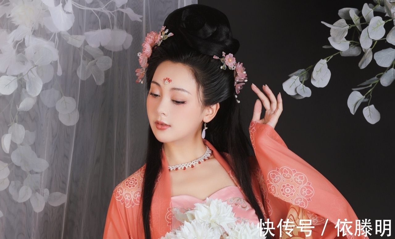 春梅|诗·十首丨欲问春光何处艳？我言月谷柳梢头