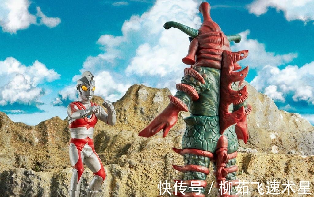 手办|圆谷又出“奇葩”手办套装,经典名场景再现,“衰仔”艾斯很吃瘪